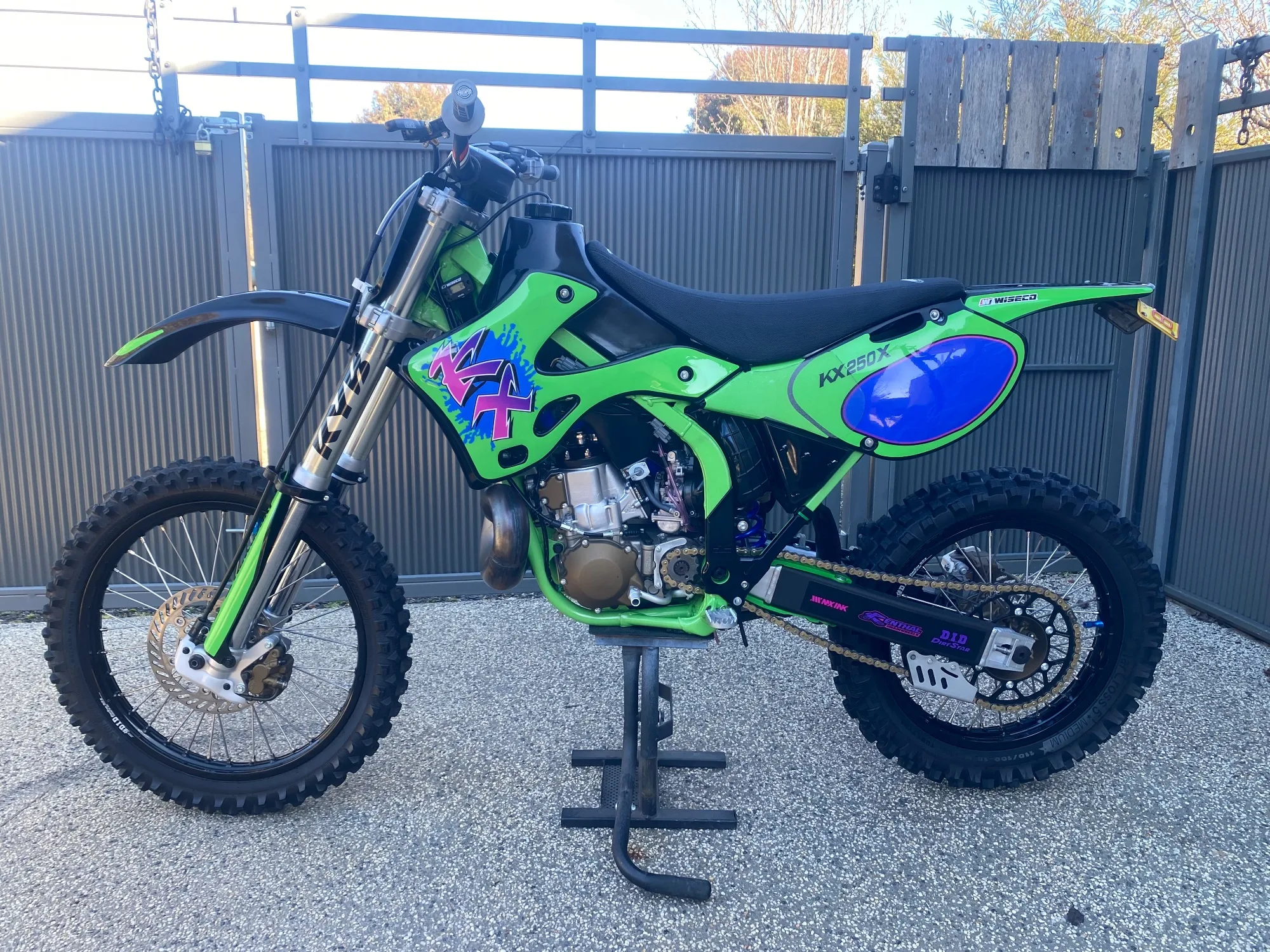 2001 Kawasaki KX250 (2T) — photo 1 of 12