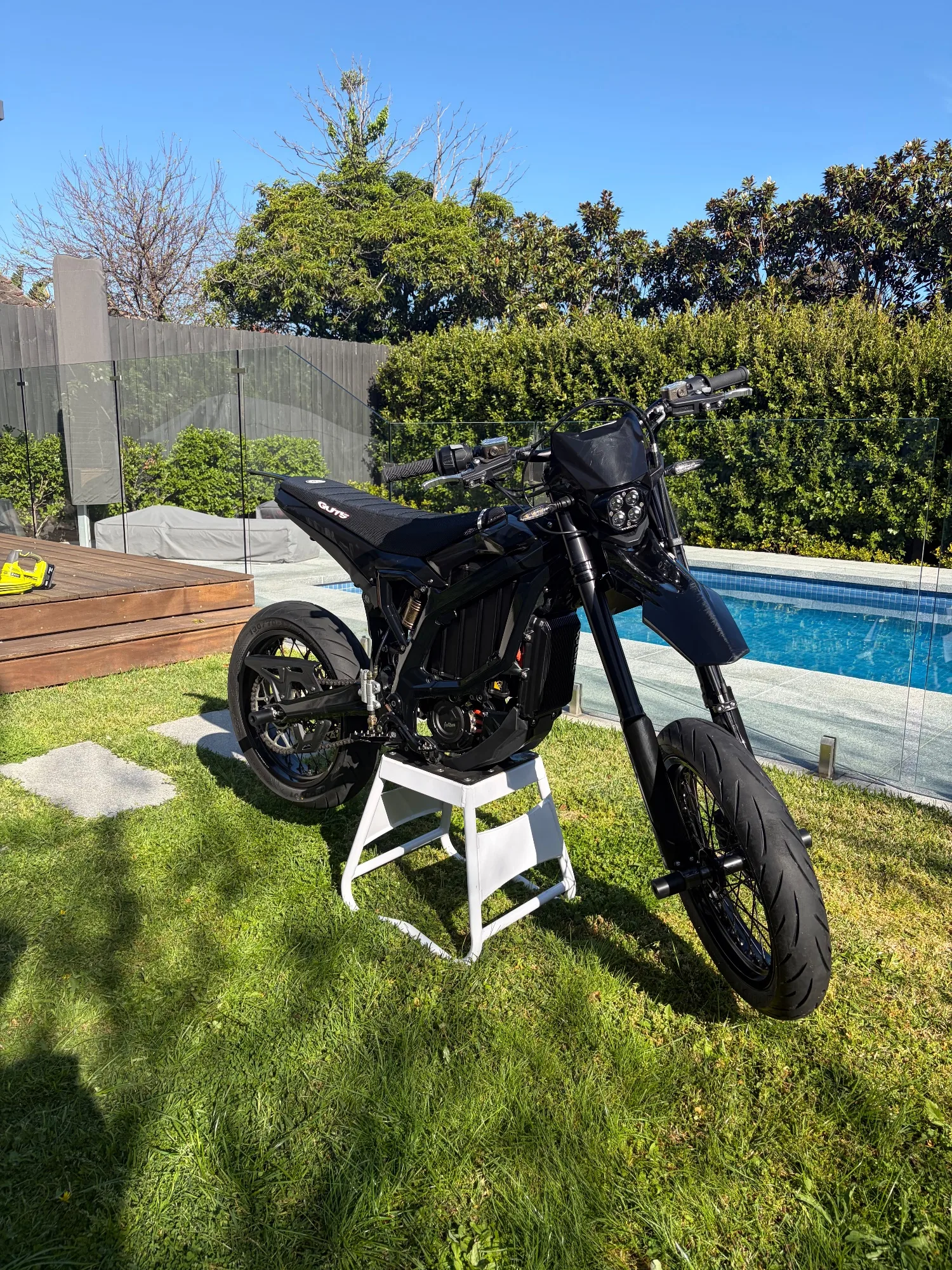 2024 Sur-Ron Ultra Bee — photo 1 of 10