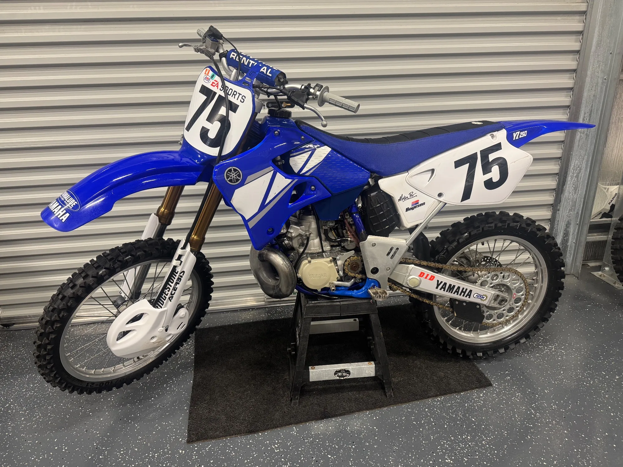 2001 Yamaha YZ250 — photo 1 of 9
