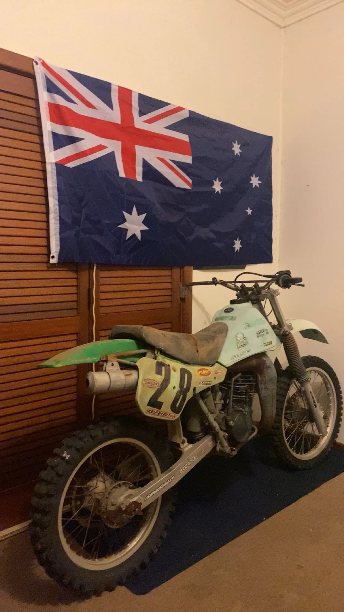 1990 Kawasaki KDX200 — photo 1 of 5